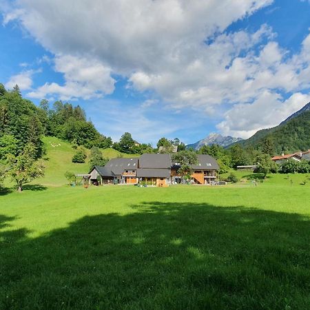 Apartments Tourist Farm Storman With Ev Ch-Station Trzic ภายนอก รูปภาพ